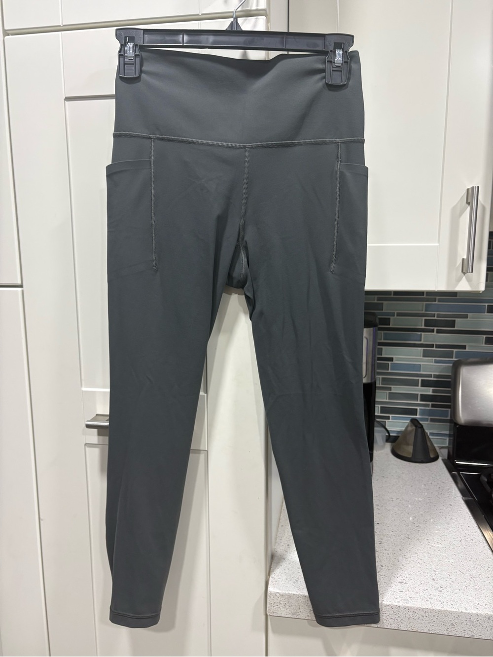 Athleta Salutation Stash 7/8 Tight Leggings